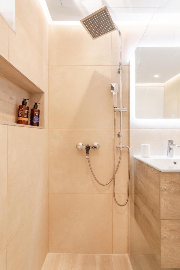 Del Mar Luxury Apartment 30M From The Beach Pórto Ráfti Exteriör bild
