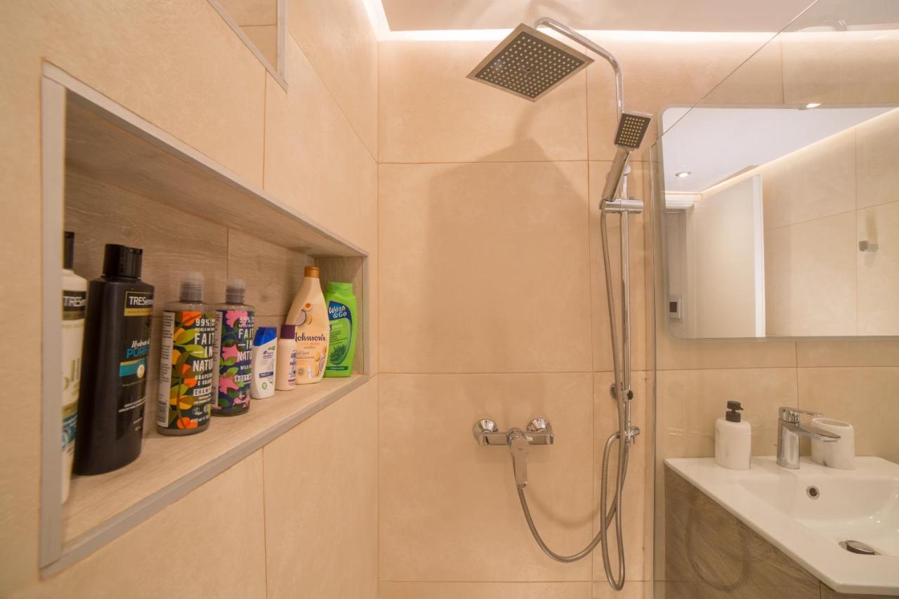 Del Mar Luxury Apartment 30M From The Beach Pórto Ráfti Exteriör bild