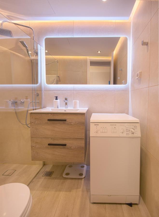 Del Mar Luxury Apartment 30M From The Beach Pórto Ráfti Exteriör bild